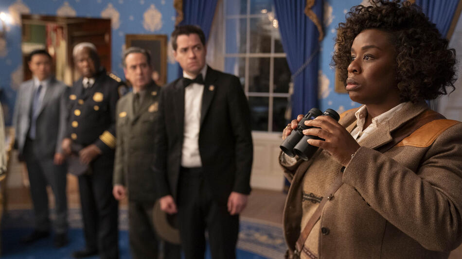 (S-D) Uzo Aduba come Cordelia Cupp in The Residence 1x01