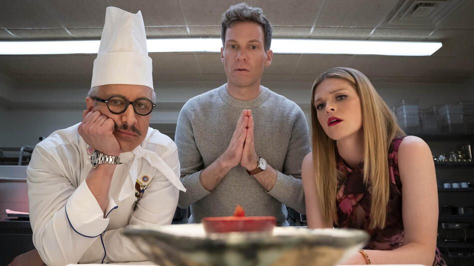 (S-D) Bronson Pinchot come Didier Gotthard, Barrett Foa come Elliot Morgan, Molly Griggs come Lilly Schumacher in The Residence 1x03