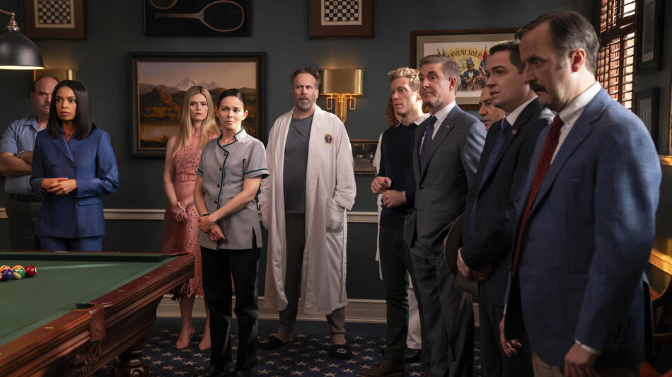 (S-D) Mel Rodriguez come Bruce Geller, Susan Kelechi Watson come Jasmine Haney, Molly Griggs come Lilly Schumacher, Julieth Restrepo come Elsyie Chayle, Jason Lee come Tripp Morgan, Barrett Foa come Elliot Morgan, Paul Fitzgerald come President Perry Morgan, Andrew Friedman come Irv Samuelson, Dan Perrault come Colin Trask, Timothy Hornor come Patrick Doumbe in The Residence 1x08