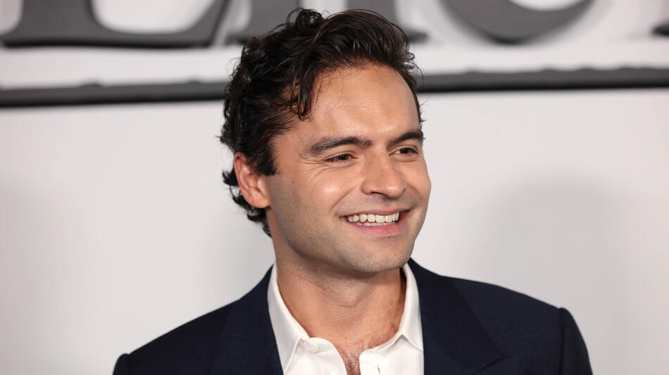 Sebastian de Souza alla première di The Life List al Paris Theater il 25 marzo 2025 a New York City