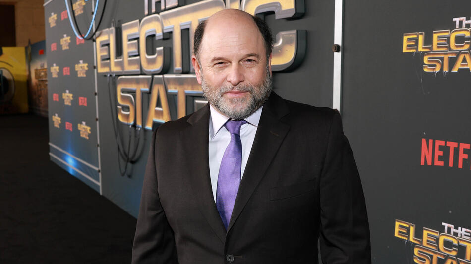 Jason Alexander partecipa alla prima mondiale di The Electric State di Netflix all'Egyptian Theatre Hollywood il 24 febbraio 2025 a Los Angeles, California