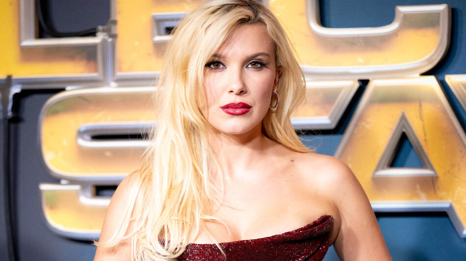 Millie Bobby Brown partecipa a una proiezione per i fan di The Electric State al The Cinema in The Power Station di Londra, Regno Unito