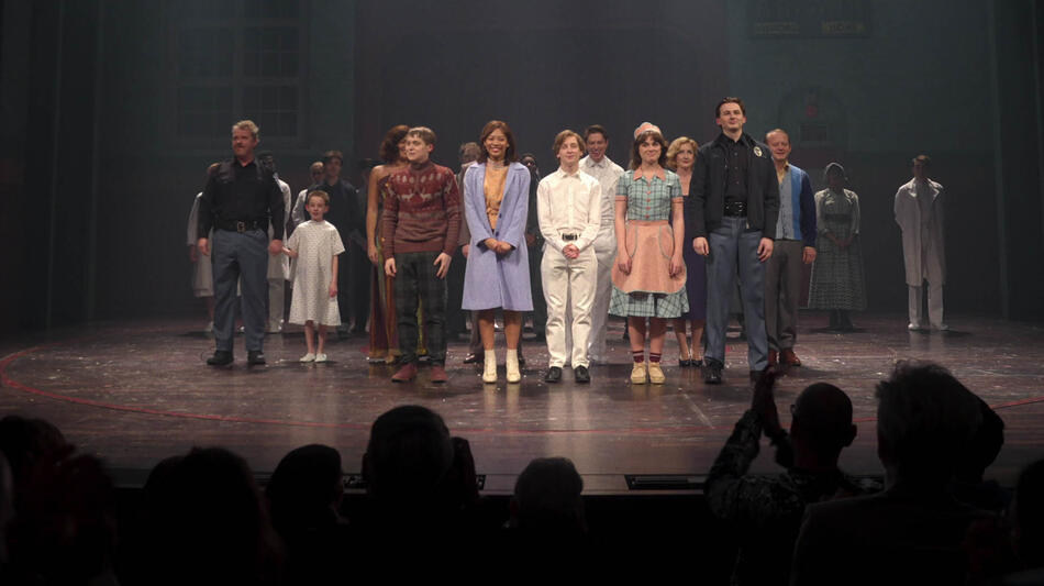 (S-D) Shane Attwooll, Christopher Buckley, Ella Karuna Williams, Louis McCartney come Henry Creel, Isabella Pappas, Lauren Ward, Oscar Lloyd, Michael Jibson Sonia Friedman (Producer) in Stranger Things The First Shadow: dietro le quinte - Immagine dal set