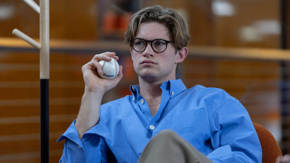 Damian Hardung in Come vendere droga online (in fretta) 4x03