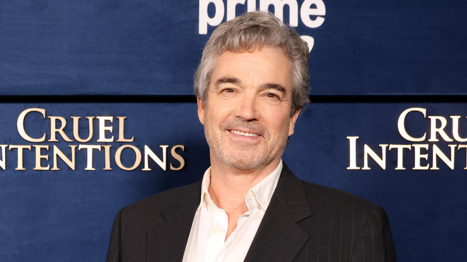 Jon Tenney alla première di Cruel Intentions sul red carpet di Los Angeles presso l'Ebell Club di Los Angeles il 19 novembre 2024 a Los Angeles, California