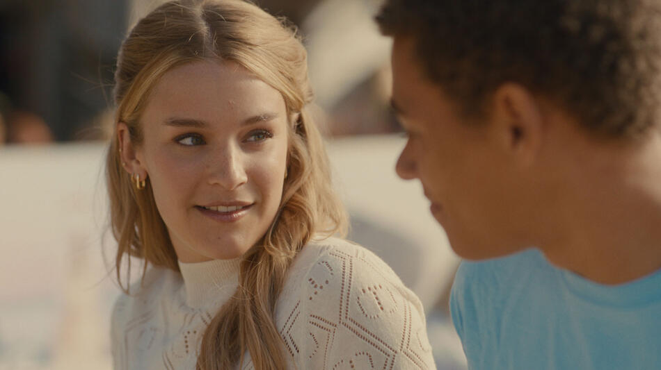 (S-D) Pommelien Thijs come Louise e Eliyha Altena come Daan in Knokke Off 1x03