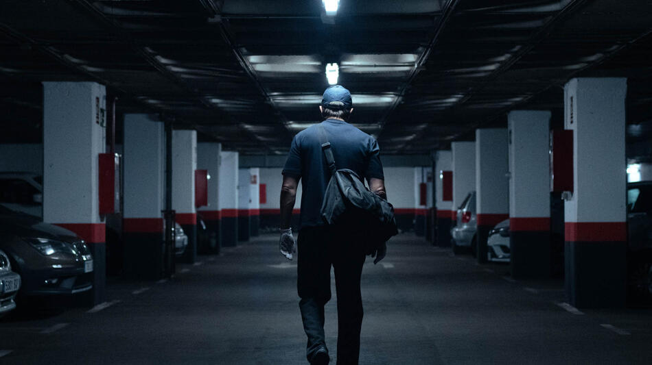 Tristán Ulloa come Salva in La vedova nera