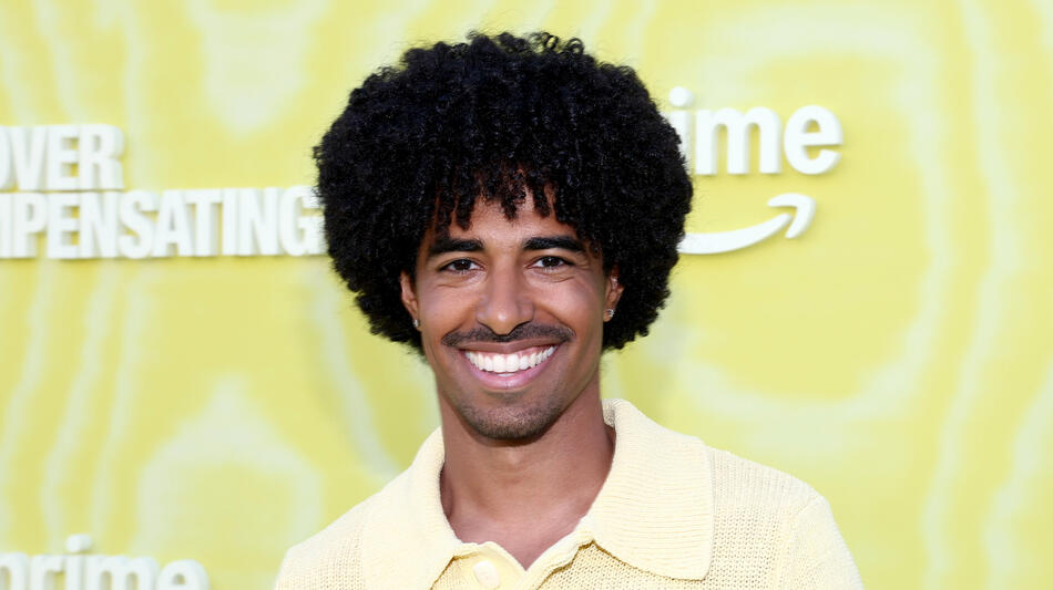 Boman Martinez-Reid partecipa alla proiezione di Overcompensating e all'after-party all'Hollywood Palladium il 14 maggio 2025 a Los Angeles, California