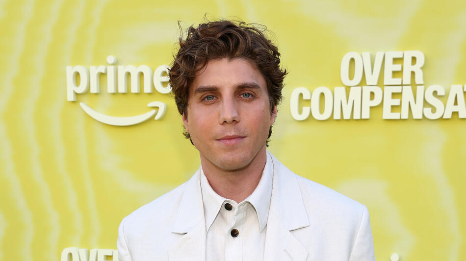 Lukas Gage partecipa alla proiezione di Overcompensating e all'after-party all'Hollywood Palladium il 14 maggio 2025 a Los Angeles, California