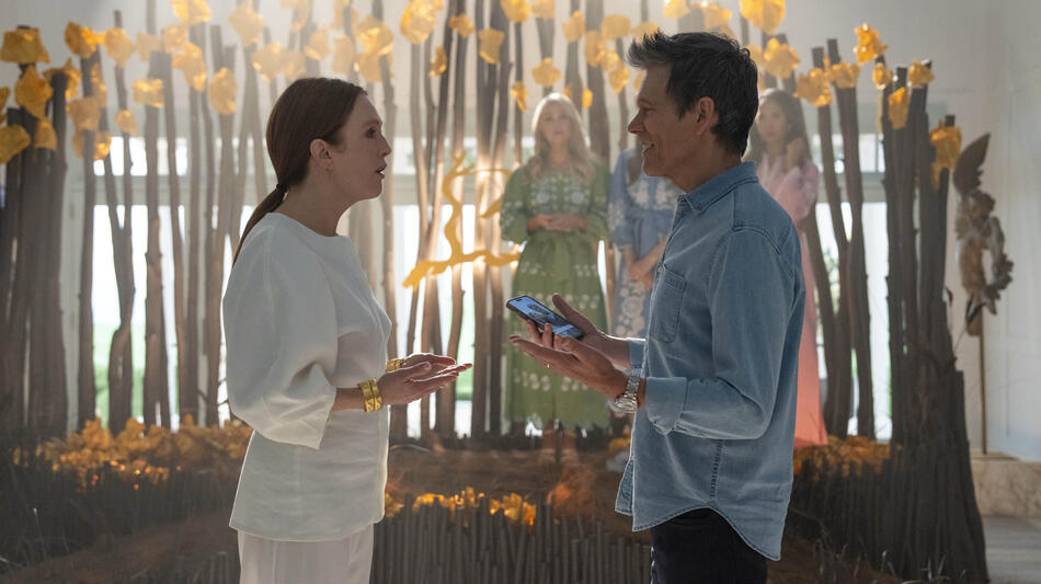 (S-D) Julianne Moore come Michaela, Kevin Bacon come Peter Kell in Sirens 1x05