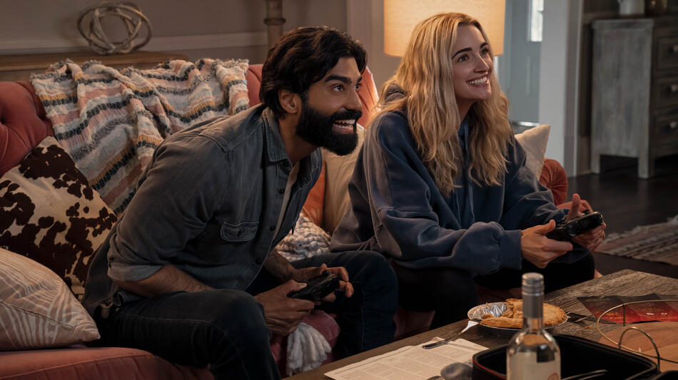 (S-D) Raymond Ablack come Joe, Brianne Howey come Georgia Miller in Ginny & Georgia 3x05