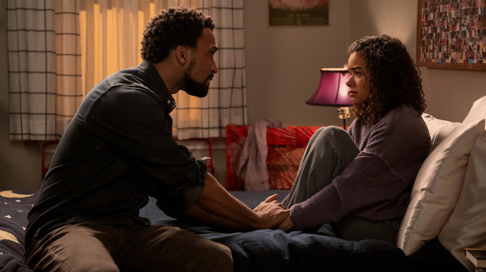 (S-D) Nathan Mitchell come Zion Miller, Antonia Gentry come Ginny Miller in Ginny & Georgia 3x07