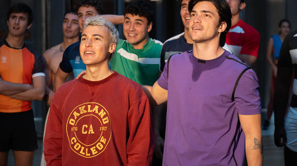 Martí Cordero come Charly Lago, Juan Perales come Sebas Senghor in Olympo 1x07