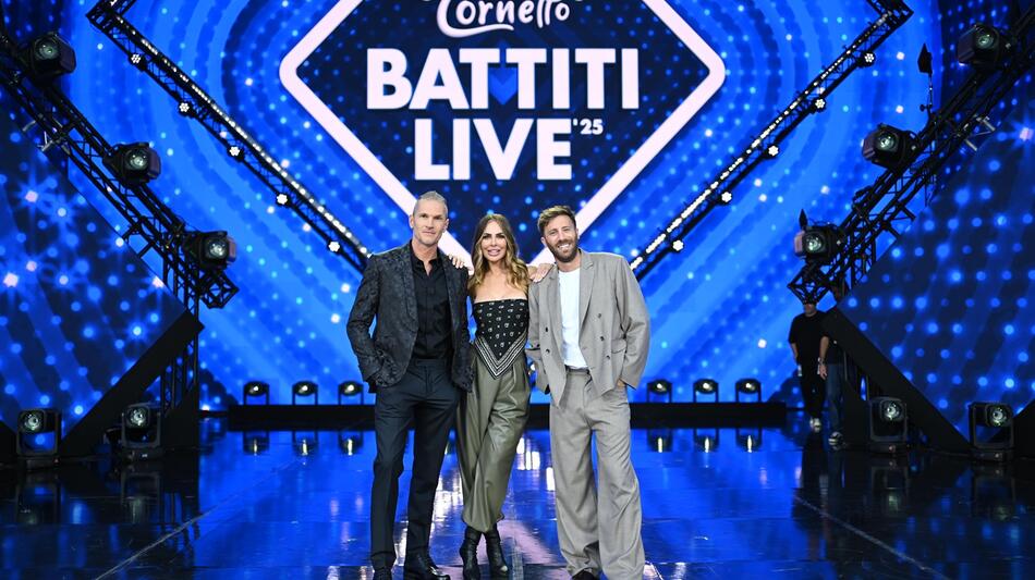 Ilary Blasi e Alvin con Nicolò De Devitiis sul palco di Cornetto Battiti Live 2025