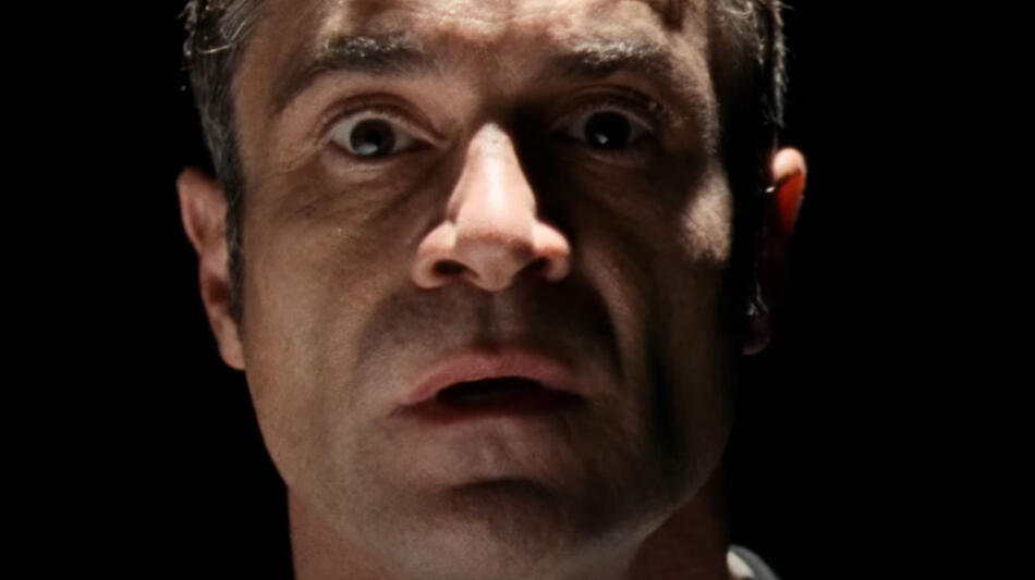 Reflection in a Dead Diamond, scena da trailer