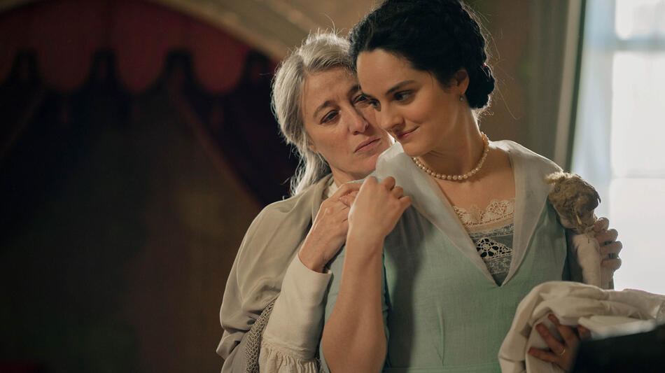 Valeria Bruni Tedeschi come Eleonora Duse e Noémie Merlant sul set del film Duse di Pietro Marcello