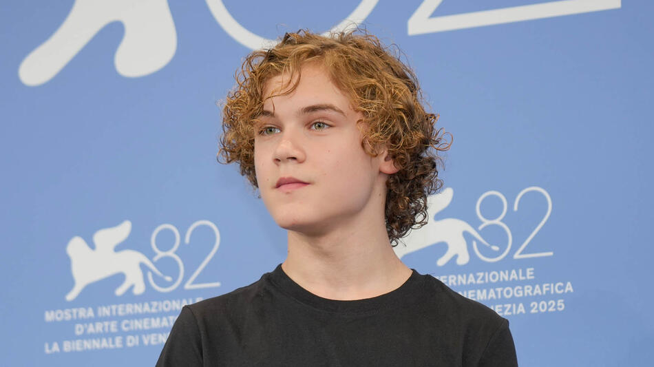 L'attore Bojtorján Barábas al photocall del film Orphan di László Nemes alla 82a Mostra del Cinema di Venezia, giovedì 28 agosto 2025