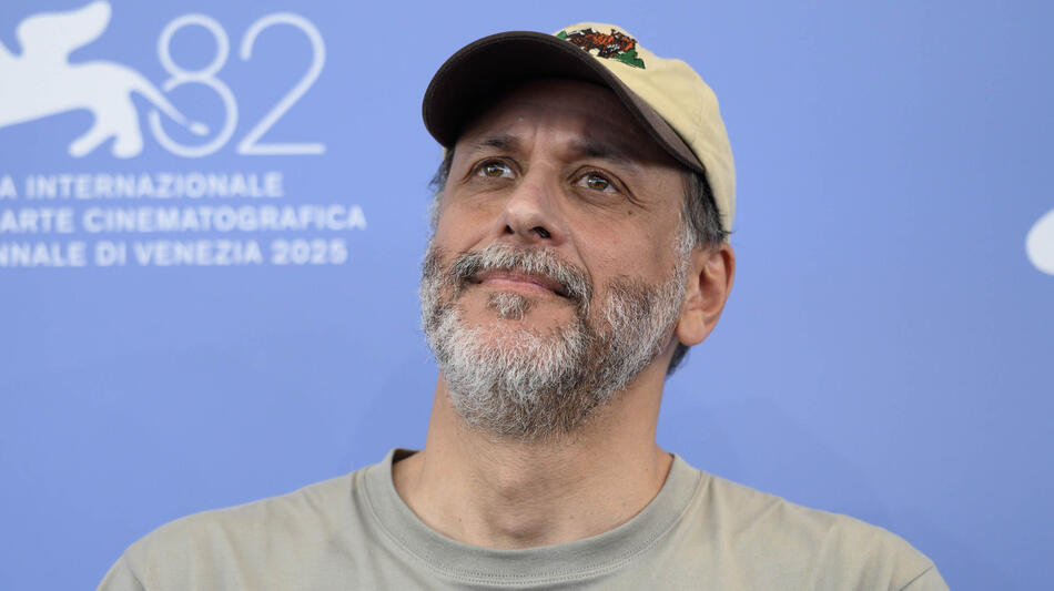 Il regista Luca Guadagnino al photocall del suo film After The Hunt alla 82a Mostra del Cinema di Venezia, venerdì 29 agosto 2025