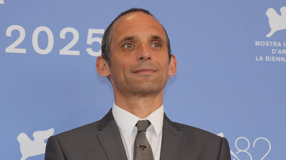 Il regista Mark Jenkin al photocall del suo film Rose of Nevada alla 82a Mostra del Cinema di Venezia, sabato 30 agosto 2025