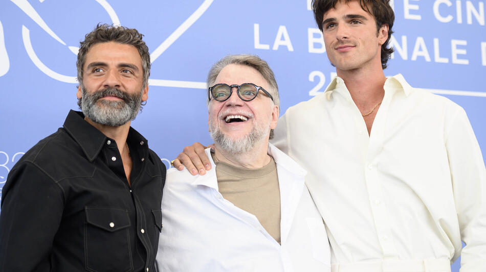 Oscar Isaac, Guillermo Del Toro e Jacob Elordi al photocall del film Frankenstein di Guillermo del Toro alla 82a Mostra del Cinema di Venezia