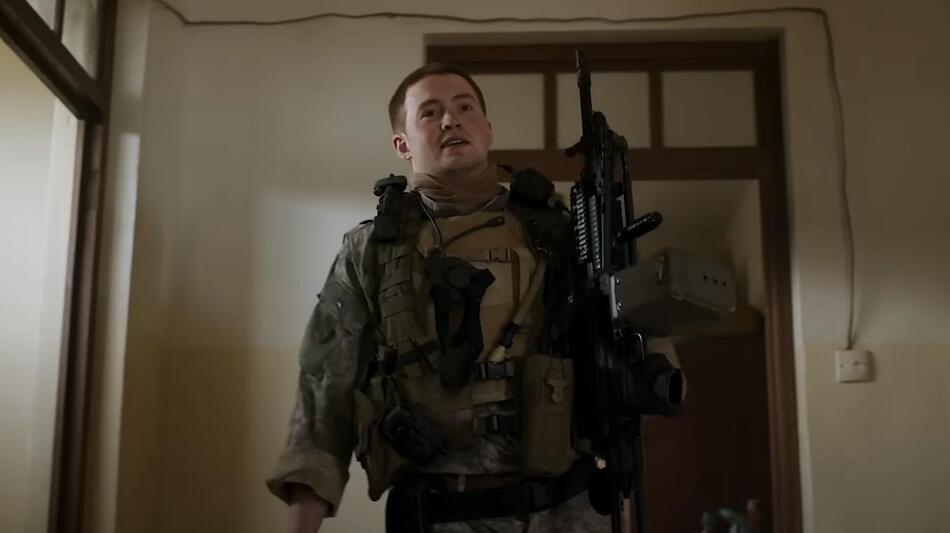 Kit Connor in Warfare - Tempo di guerra, scena da trailer