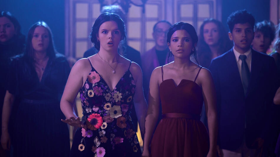 (S-D) Ellie O'Brien come Grace, Nikki Rodriguez come Jackie in Uno splendido errore 2x05