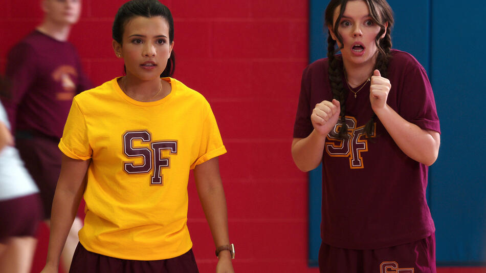 (S-D) Nikki Rodriguez come Jackie, Ellie O'Brien come Grace in Uno splendido errore 2x04