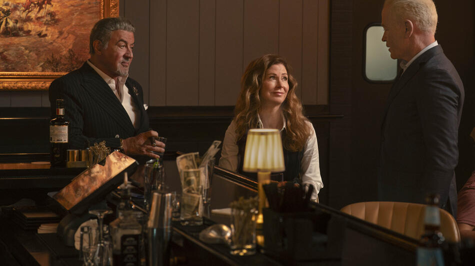 Sylvester Stallone come Dwight Manfredi, Dana Delany come Margaret e Neil McDonough come Thresher in Tulsa King 3x07