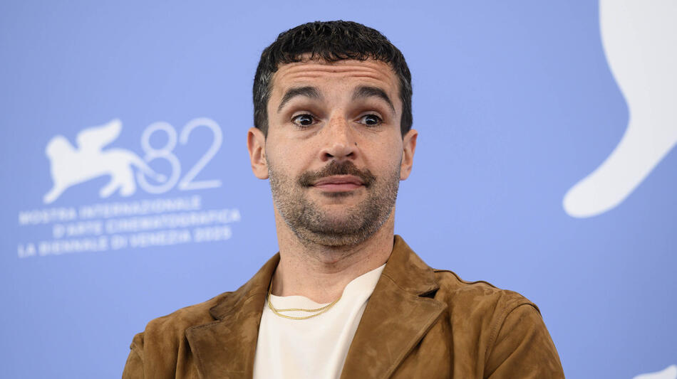Christopher Abbott al photocall del film The Testament of Ann Lee di Mona Fastvold alla 82a Mostra del Cinema di Venezia, lunedì 1 settembre 2025