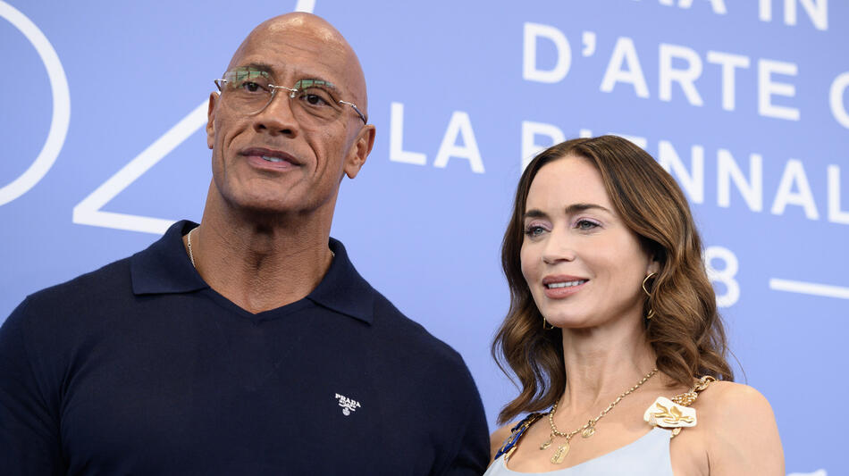 Dwayne Johnson ed Emily Blunt al photocall del film The Smashing Machine di Benny Safdie alla 82a Mostra del Cinema di Venezia, lunedì 1 settembre 2025
