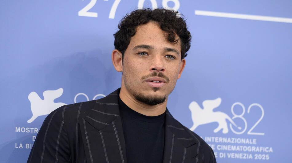 L'attore Anthony Ramos al photocall del film A House of Dynamite di Kathryn Bigelow alla 82a Mostra del Cinema di Venezia, martedì 2 settembre 2025