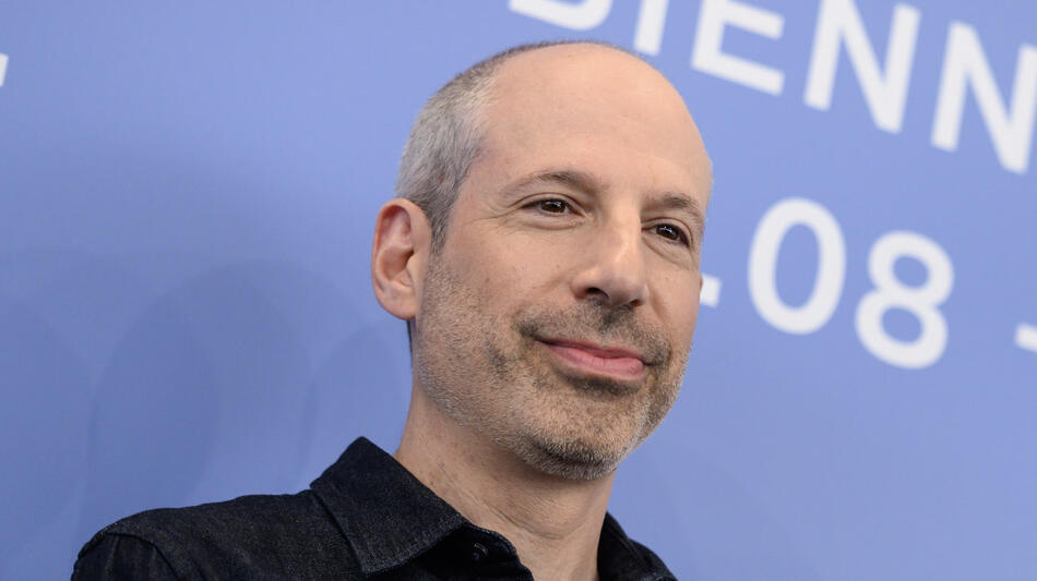 Lo sceneggiatore Noah Oppenheim al photocall del film A House of Dynamite di Kathryn Bigelow alla 82a Mostra del Cinema di Venezia, martedì 2 settembre 2025