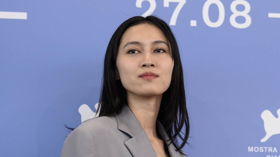 L'attrice Prapamonton Eiamchan al photocall del film Human Resource di Nawapol Thamrongrattanarit alla 82a Mostra del Cinema di Venezia, mercoledì 3 settembre 2025