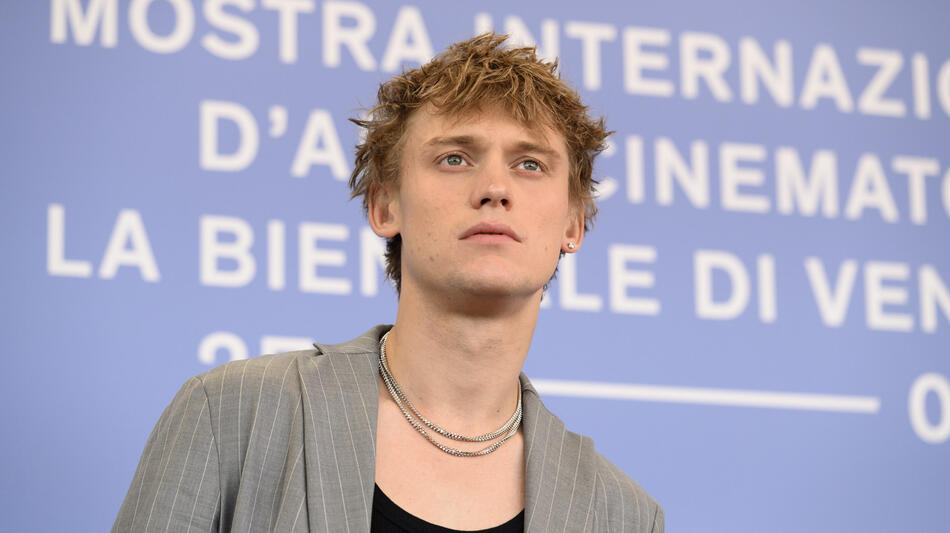Enzo Brumm al photocall del film Silent Friend di Ildikó Enyedi alla 82a Mostra del Cinema di Venezia, venerdì 5 settembre 2025