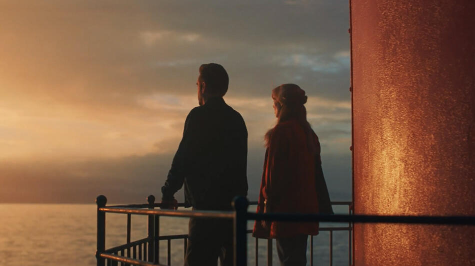 A Big Bold Beautiful Journey, scena da trailer