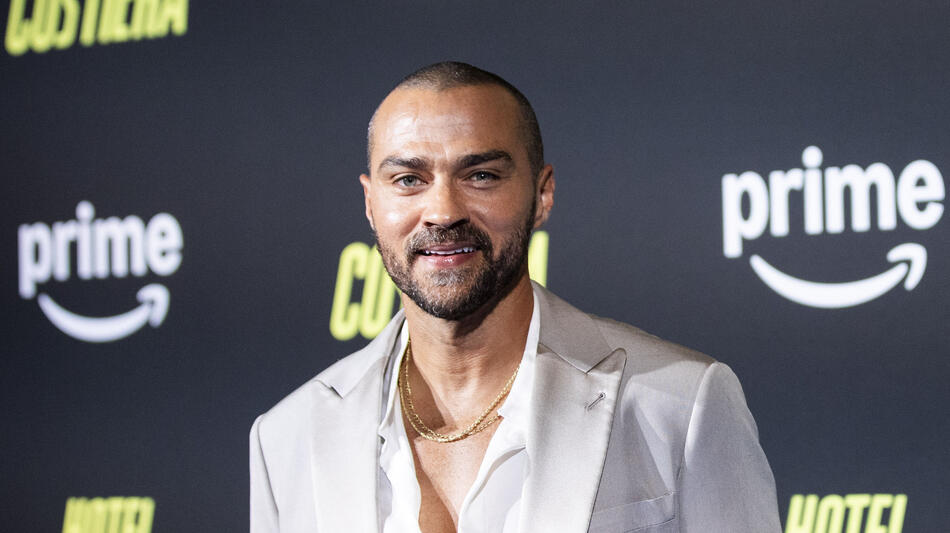 Jesse Williams alla Premiere Mondiale di Hotel Costiera