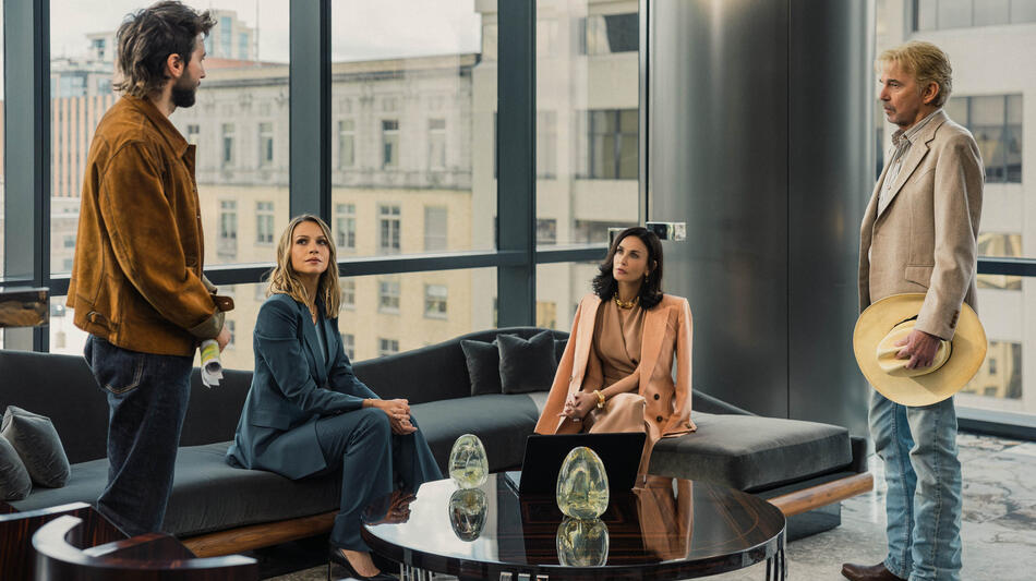 Guy Burnet come Charlie, Kayla Wallace come Rebecca, Demi Moore come Cami e Billy Bob Thornton come Tommy in Landman 2x08