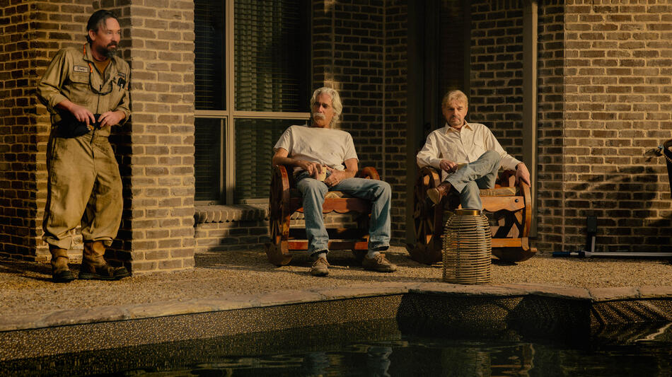 James Jordan come Dale, Sam Elliott come T.L. e Billy Bob Thornton come Tommy in Landman 2x10