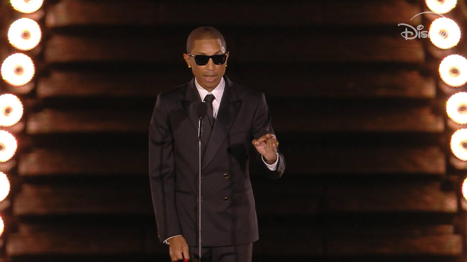 Pharrell Williams in Grace For The World, scena da clip