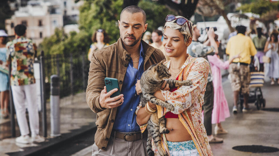Jesse Williams e Jordan Alexandra in Hotel Costiera 1x02