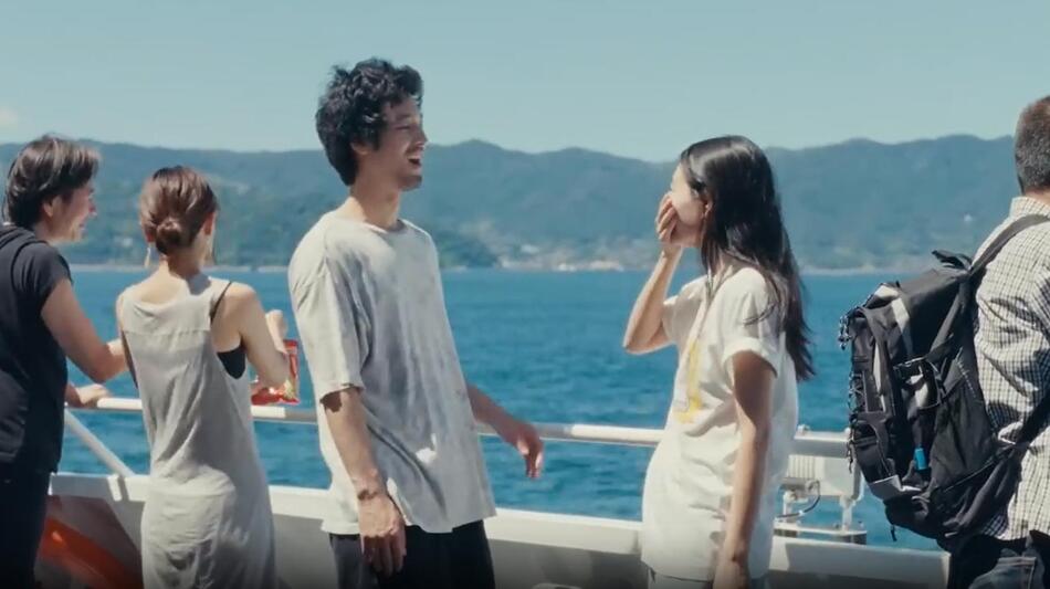 Super Happy Forever - La ragazza dal cappello rosso, scena da trailer