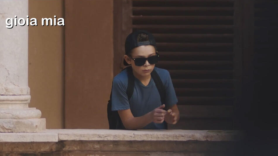 Gioia Mia di Margherita Spampinato, scena da clip Il Cortile