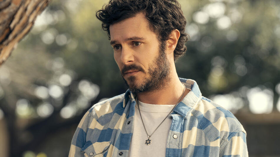 Adam Brody come Noah in Nobody Wants This 2x02