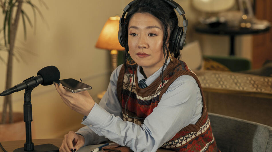 Sherry Cola come Ashley in Nobody Wants This 2x04