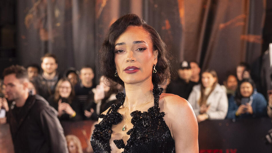 Cassie Clare alla première mondiale della quarta stagione di 'The Witcher' di Netflix al Curzon Mayfair il 23 ottobre 2025 a Londra, Inghilterra