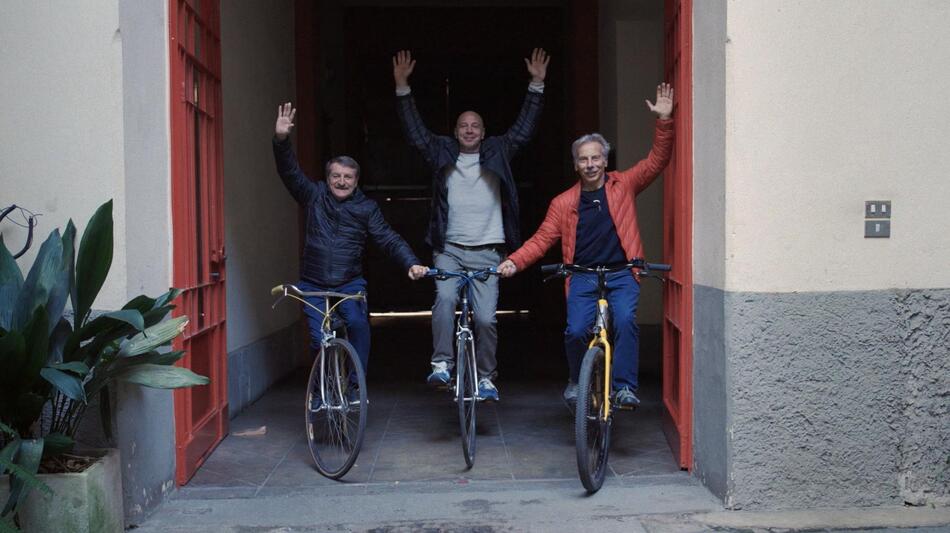 Aldo, Giovanni e Giacomo Attitudini Nessuna, scena da Trailer