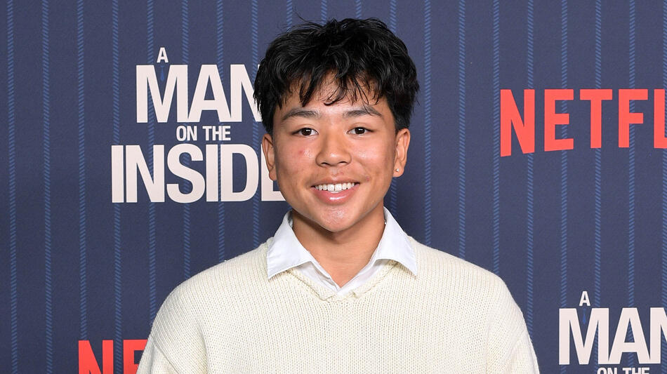 Deuce Basco partecipa alla première di 'A Man on the Inside' di Netflix al Netflix Tudum Theater il 10 novembre 2024 a Los Angeles, California