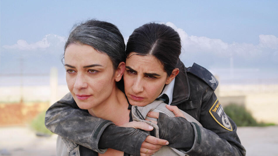 Ninet Tayeb come Mimi e Dana Ivgy come Dikla in Fireflies - Immagine ufficiale