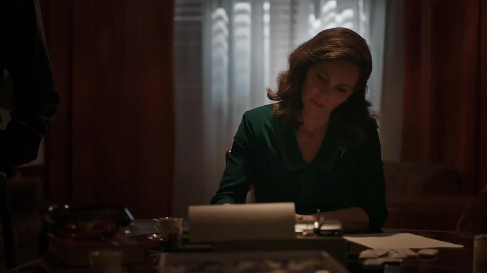 IDDU di Fabio Grassadonia, Antonio Piazza - scena da Clip 'Dettatura Lettera'