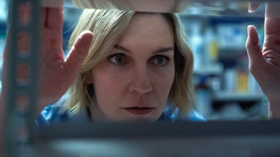 Rhea Seehorn in Pluribus 1x04